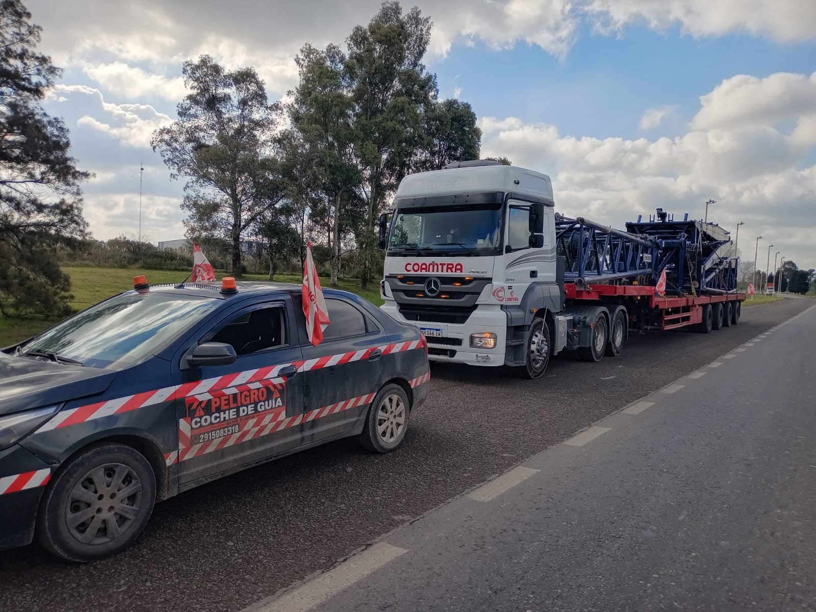 Camión de carga en ruta vigilado